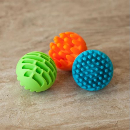 Прорезыватель-погремушка Fat Brain Toys Sensory Rollers Сенсорные шары 3 шт. F161ML Прорезыватель-погремушка Fat Brain Toys Sensory Rollers Сенсорные шары 3 шт. F161ML