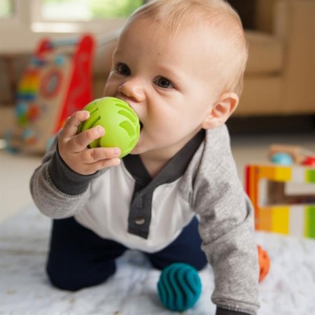 Прорезыватель-погремушка Fat Brain Toys Sensory Rollers Сенсорные шары 3 шт. F161ML Прорезыватель-погремушка Fat Brain Toys Sensory Rollers Сенсорные шары 3 шт. F161ML