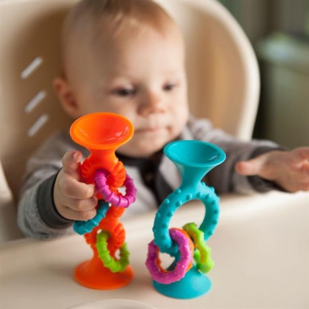 Прорезыватель-погремушка на присосках Fat Brain Toys pipSquigz Loops оранжевый F165ML Прорезыватель-погремушка на присосках Fat Brain Toys pipSquigz Loops оранжевый F165ML
