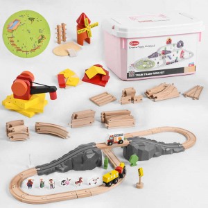 Дитяча залізниця C 46259 "Ферма", 69 деталей, на магнітах потяг та 2 вагони, 2 машинки, 3 фігурки людей, 3 фігурки тварин, у валізі