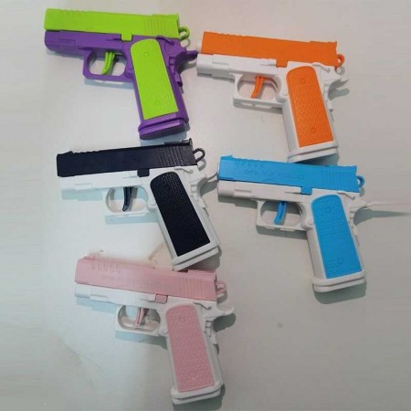Водяний пістолет BabyToys 8113-007 поршневий механізм 5 кольорів