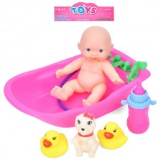 Пупс BabyToys XM2432 с ванной и аксессуарами, 11 см Пупс BabyToys XM2432 с ванной и аксессуарами, 11 см