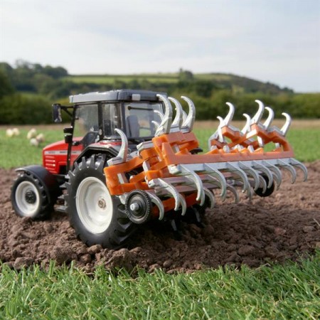 Модель Britains Трактор Massey Ferguson 6290 с культиватором 1: 32 Модель Britains Трактор Massey Ferguson 6290 с культиватором 1: 32