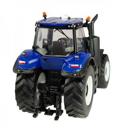 Модель Britains Трактор New Holland T8.435, 1: 32