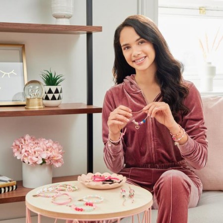 Набор браслетов Juicy Couture с шармами для девочек от 4 лет Набор браслетов Juicy Couture с шармами для девочек от 4 лет