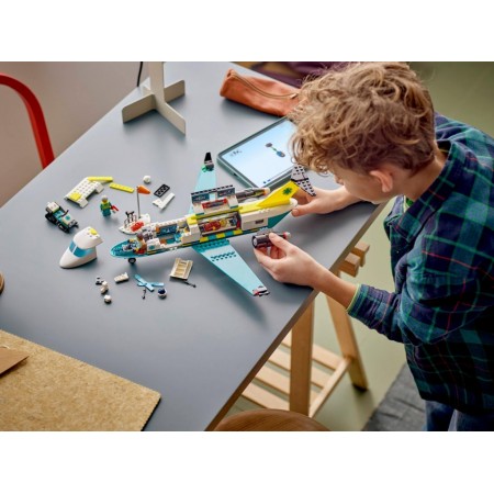 Конструктор LEGO City Самолет скорой медицинской помощи, 403 детали 60465 Конструктор LEGO City Самолет скорой медицинской помощи, 403 детали 60465