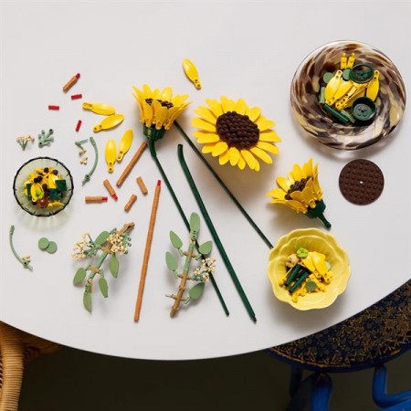 Конструктор LEGO Botanicals Букет подсолнухов 686 деталей Конструктор LEGO Botanicals Букет подсолнухов 686 деталей