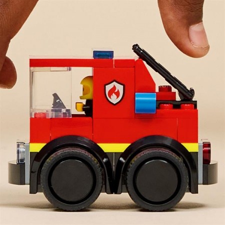 Конструктор LEGO City Автівки — Пожежна машина 67 Деталей Конструктор LEGO City Автівки — Пожежна машина 67 Деталей