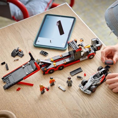 Конструктор LEGO® City Вантажівка для демонстрації F1® із перегоновим автомобілем Audi F1® 508 деталей