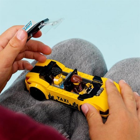 Конструктор LEGO City Желтое такси 122 Детали Конструктор LEGO City Желтое такси 122 Детали