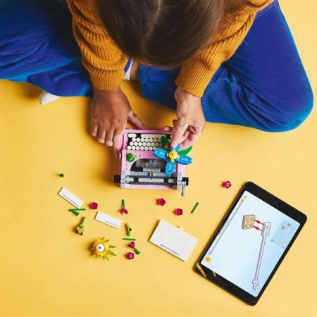 Конструктор LEGO Creator Друкарська машинка з квітами 363 деталі Конструктор LEGO Creator Друкарська машинка з квітами 363 деталі