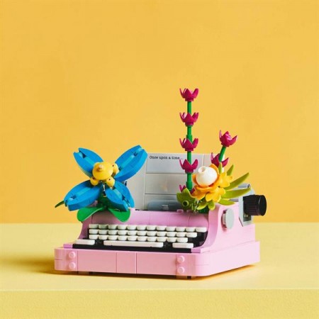 Конструктор LEGO Creator Друкарська машинка з квітами 363 деталі Конструктор LEGO Creator Друкарська машинка з квітами 363 деталі