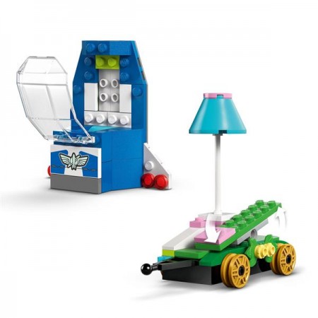 Конструктор LEGO Disney и Pixar Празднование из Истории игрушек поезд и авто для гонки 206 деталей Конструктор LEGO Disney и Pixar Празднование из Истории игрушек поезд и авто для гонки 206 деталей