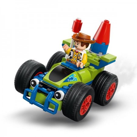 Конструктор LEGO Disney и Pixar Празднование из Истории игрушек поезд и авто для гонки 206 деталей Конструктор LEGO Disney и Pixar Празднование из Истории игрушек поезд и авто для гонки 206 деталей