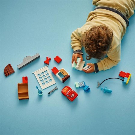Конструктор LEGO Duplo Disney Визит МакКвіина в гараж Дока