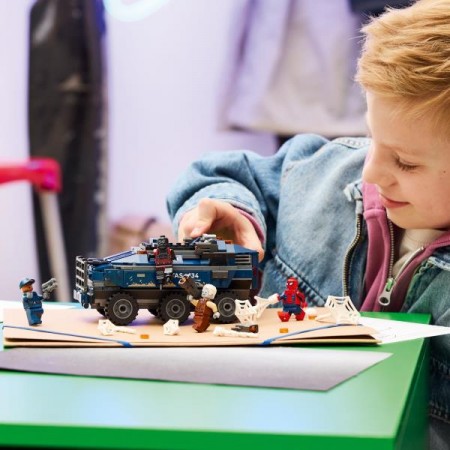 Конструктор LEGO® Marvel Погоня Человека-Паука за машиной для перевозки преступников, 367 деталей Конструктор LEGO® Marvel Погоня Человека-Паука за машиной для перевозки преступников, 367 деталей