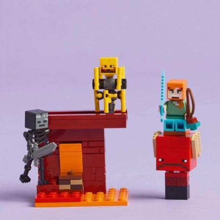 Конструктор LEGO Minecraft Битва с лавой в Незере 99 деталей Конструктор LEGO Minecraft Битва с лавой в Незере 99 деталей