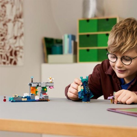 Конструктор LEGO Minecraft Встреча с Боронителем 238 деталей Конструктор LEGO Minecraft Встреча с Боронителем 238 деталей
