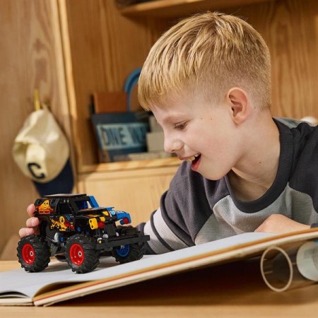 Конструктор LEGO Technic Monster Jam Grave Digger Огонь и лед 263 Детали Конструктор LEGO Technic Monster Jam Grave Digger Огонь и лед 263 Детали