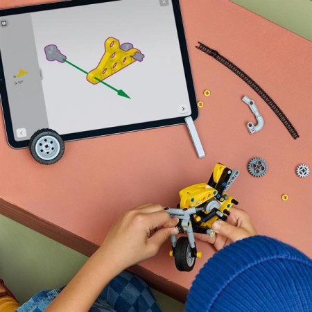 Конструктор LEGO Technic Жёлтый мотоцикл 151 деталь Конструктор LEGO Technic Жёлтый мотоцикл 151 деталь