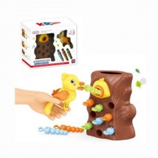 Игра 236 накорми птичку, пенек 12,5см, птичка 9см, гусенички 9шт., в коробке, 23-18-9,5см
