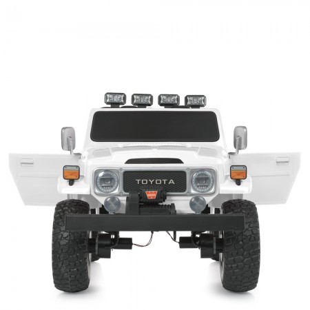 Детский электромобиль Джип Toyota Land Cruiser FJ40 Bambi M 4968 EBLR-1 двухместный белый, 4 мотора по 80W, EVA, кожа, USB, Bluetooth, свет Детский электромобиль Джип Toyota Land Cruiser FJ40 Bambi M 4968 EBLR-1 двухместный белый, 4 мотора по 80W, EVA, кожа, USB, Bluetooth, свет