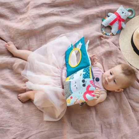 Книжка-підвіска Taf Toys Полярне сяйво Що одягне ведмедик Пол