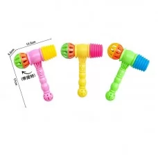Погремушка-молоточек BabyToys 599-2 с пищалкой от рождения