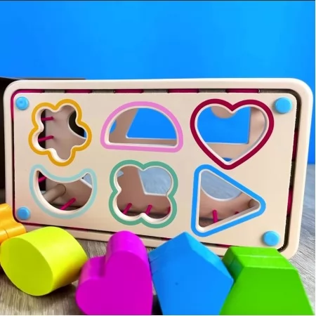 Дерев'яна логічна гра WToys сортер геометрик 12 фігурок