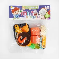 Детская посудка BabyToys RM 220-5, 17 предметов из пластика Детская посудка BabyToys RM 220-5, 17 предметов из пластика