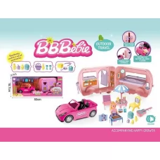 Машинка з лялькою Y 008 B розмір машинки з фургоном: 42,5х9,6х15 см, звуки, причеп-фургон, лялька висотою 11,5 см, гумова голова, прошите волосся, рухомі кінцівки, набір меблів та аксесуарів, у коробці
