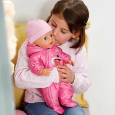 Лялька BABY BORN серії "Click Play" – ЗИМОВИЙ СТИЛЬ ЕММИ 43 см, з аксес. Лялька BABY BORN серії "Click Play" – ЗИМОВИЙ СТИЛЬ ЕММИ 43 см, з аксес.