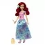 Набір сюрприз з Аріель "Крути та прояви" Disney Princess У наборі:
лялька Аріель (висота 29 см),
5 аксесуарів,
5 наліпок,
ігрова сцена.