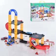 Детский гараж BabyToys 0908-70A со звуком и светом, 4 машинки Детский гараж BabyToys 0908-70A со звуком и светом, 4 машинки