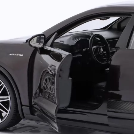 Автомодель - PORSCHE MACAN 4 ELECTRIC чорний, 1: 24 Автомодель - PORSCHE MACAN 4 ELECTRIC чорний, 1: 24