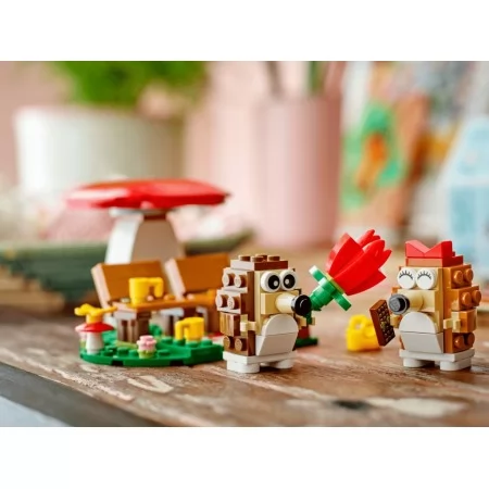 Конструктор LEGO Icons Романтический пикник ежиков, 166 деталей 40711