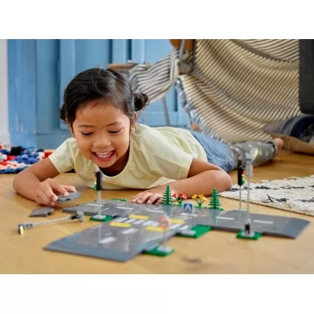 Конструктор LEGO City Дорожные пластины, 112 деталей 60304