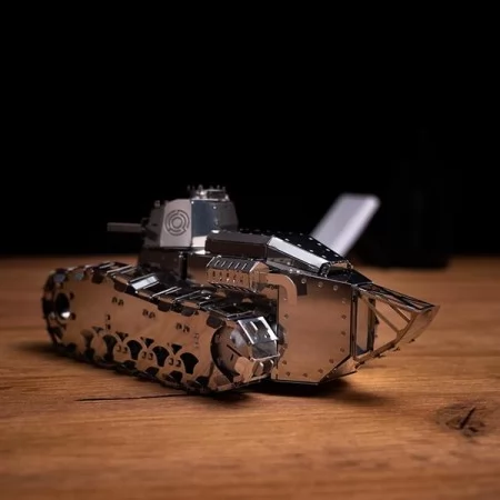 Коллекционная модель-конструктор Metal Time Nimble Fighter механический танк Renault FT-17 MT010 Коллекционная модель-конструктор Metal Time Nimble Fighter механический танк Renault FT-17 MT010