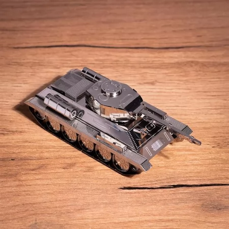 Коллекционная модель-конструктор Metal Time Танк T-34/85 MT071 Коллекционная модель-конструктор Metal Time Танк T-34/85 MT071