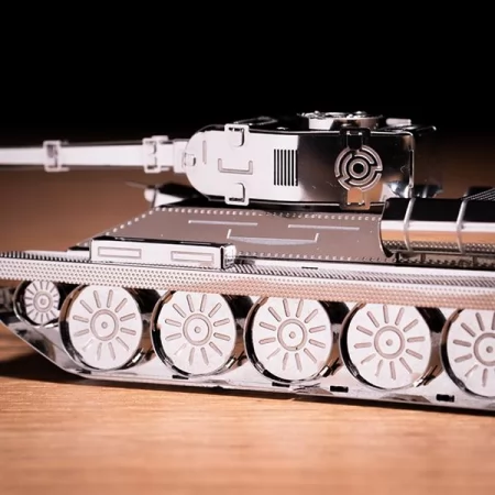 Коллекционная модель-конструктор Metal Time Танк T-34/85 MT071 Коллекционная модель-конструктор Metal Time Танк T-34/85 MT071