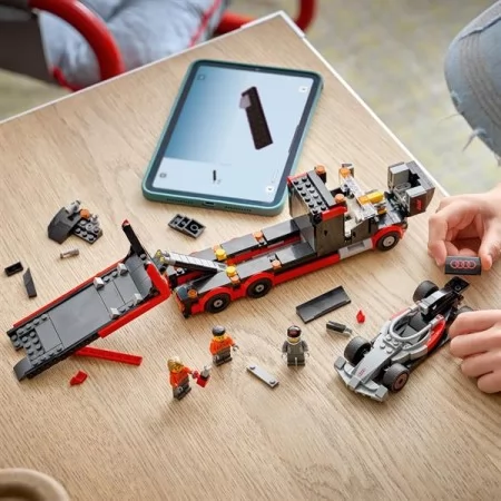 Конструктор LEGO® City Вантажівка для демонстрації F1® із перегоновим автомобілем Audi F1® 508 деталей