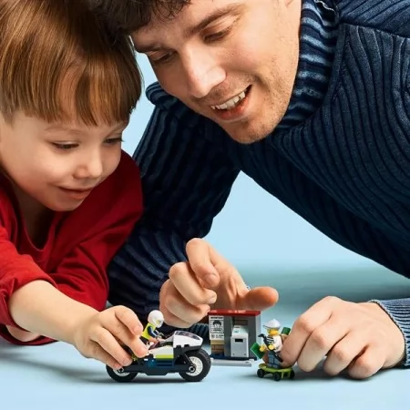 Конструктор LEGO City Преследование на полицейском мотоцикле 65 деталей