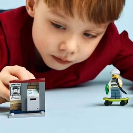 Конструктор LEGO City Преследование на полицейском мотоцикле 65 деталей