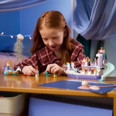 Конструктор LEGO® Disney Принцеса Королівський весільний човен Аріель, 519 деталей Конструктор LEGO® Disney Принцеса Королівський весільний човен Аріель, 519 деталей
