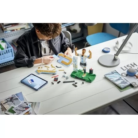Конструктор LEGO® Editions Лионель Месси — легенда футбола, 958 деталей Конструктор LEGO® Editions Лионель Месси — легенда футбола, 958 деталей