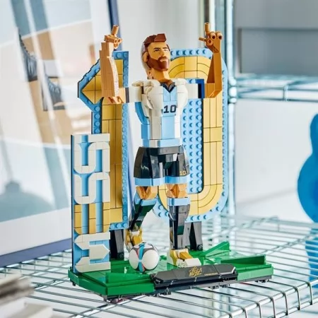 Конструктор LEGO® Editions Лионель Месси — легенда футбола, 958 деталей Конструктор LEGO® Editions Лионель Месси — легенда футбола, 958 деталей