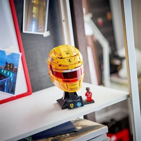 Конструктор LEGO® Editions Шлем Льюиса Хэмилтона c команды Scuderia Ferrari HP, 884 деталей