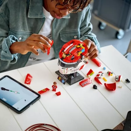 Конструктор LEGO® Editions Шлем Шарля Леклера c команды Scuderia Ferrari HP, 886 деталей Конструктор LEGO® Editions Шлем Шарля Леклера c команды Scuderia Ferrari HP, 886 деталей