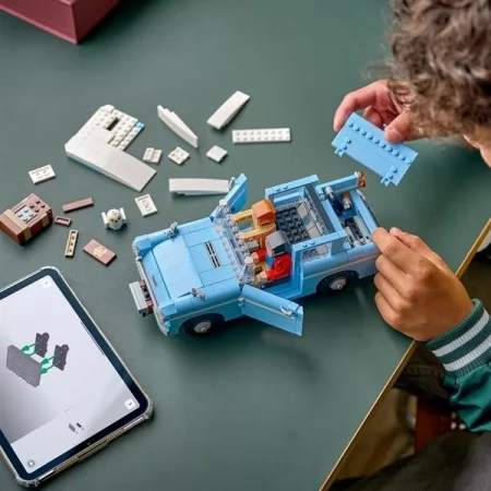 Конструктор LEGO Harry Potter TM Очарованный летучий Форд «Англия» 868 Деталей