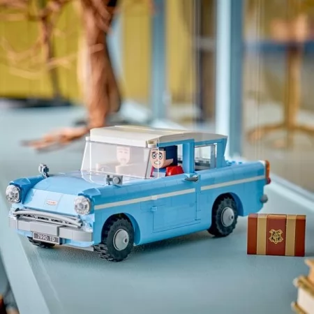 Конструктор LEGO Harry Potter TM Очарованный летучий Форд «Англия» 868 Деталей